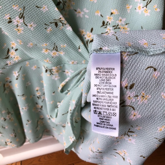 SOLD Monteau Cap Sleeve Blouse - Picture 3 of 8